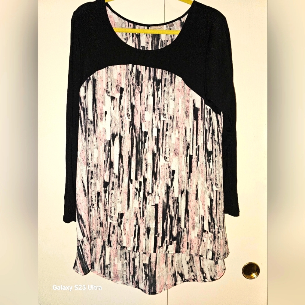 Avenue 3/4 sleeve high low pull over top